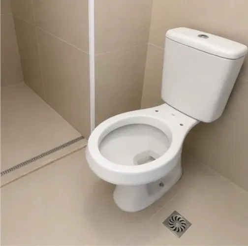 Vaso Sanitário Branco com Caixa Acoplada Deca