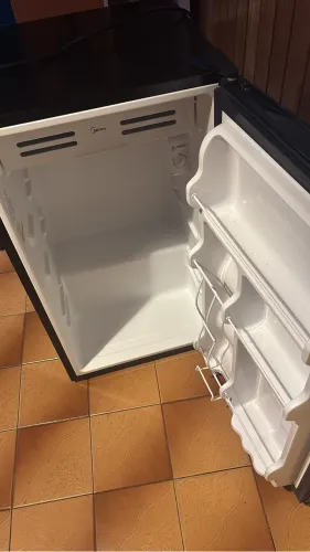 Frigobar 93l Midea 220