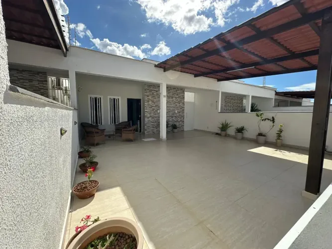 Casa em condomínio no Araçagy com piscina privativa e energia solar
