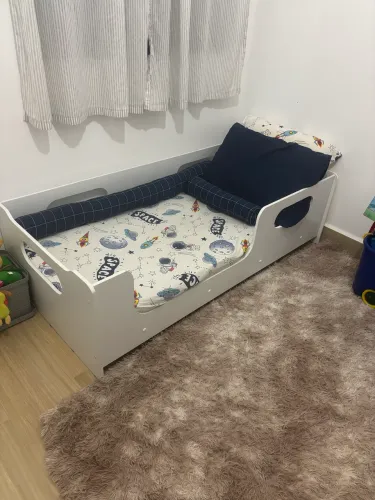 Cama infantil com colchão ambos semi novos