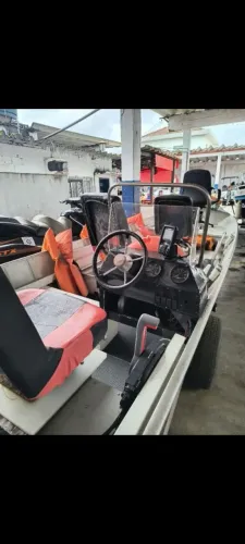 Barco de pesca robaleiro 