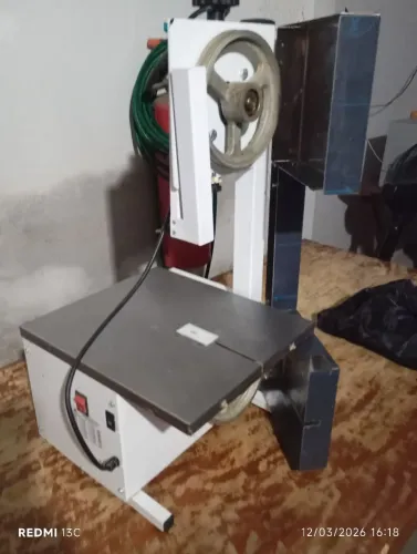Vendo Serra fita de carne açougue marca Delta. Só precisa por a Serra fita está em ótimo