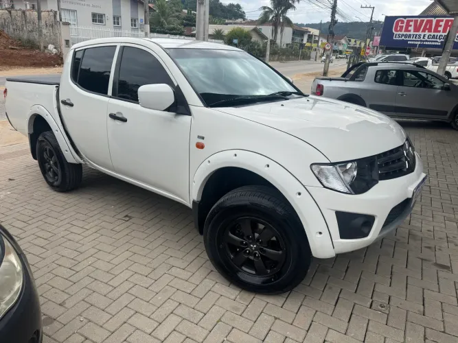 Mitsubishi L200 Triton GLS 3.2 CD TB Int.diesel MEC 2015