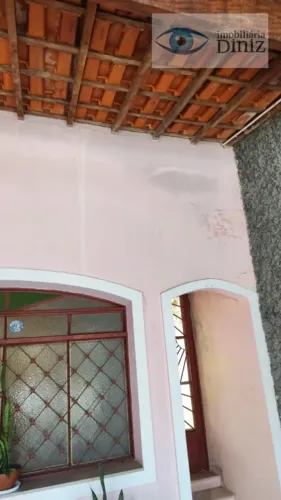 CASA ASSOBRADADA  NA RUA XV - PROX AO CENTRO E SUPERMERCADO