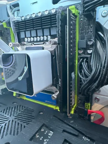 VENDO 16GB MEMÓRIA RAM(8x2) 3200MHZ