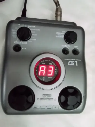 Pedaleira Zoom G1 com Fonte
