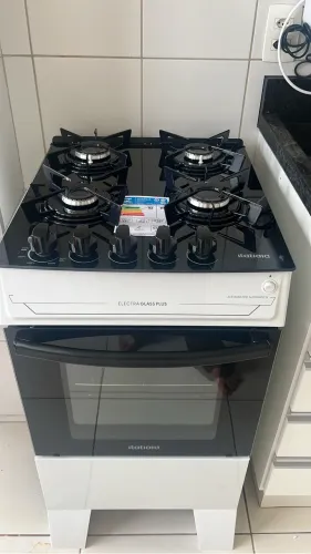 Fogão usado poucas vezes