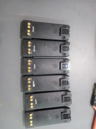 Bateria semi nova de lithum para rádio Motorola xts 4250/xts 3000
