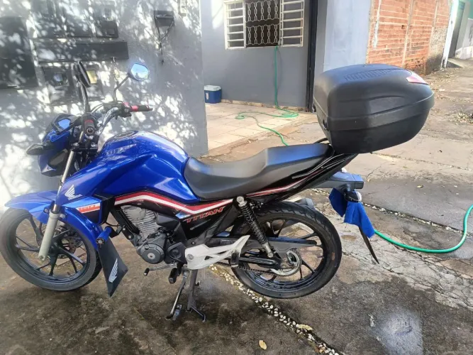 Titan 160