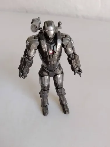 MARVEL UNIVERSE WAR MACHINE TAMANHO 10 CM HASBRO