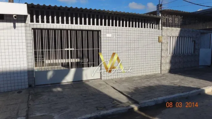 Casa lajeada no Engenho do Meio  Próximo ao Colégio Militar