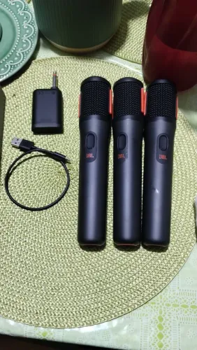Vendo três microfones JBL novo original na caixa 