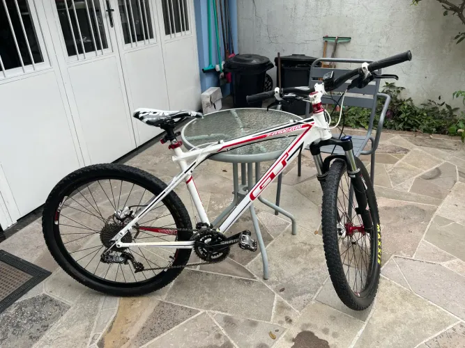 Bicicleta GT 26 Tam M MTB