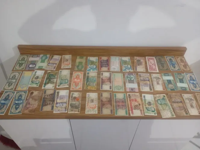 Cédulas de dinheiro antingas