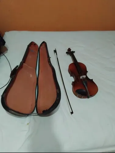 Violino italiano peça única feito sobre incomoda