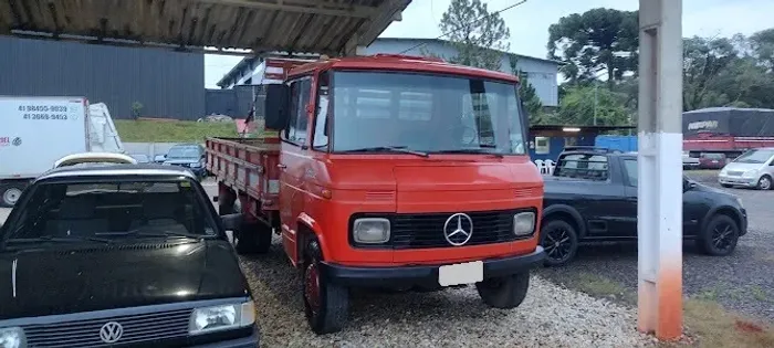 Mb 608 carroceria 5mts em excelente estado  ano 1983