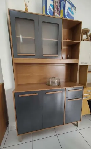 Armario de cozinha Rubi com 5 portas - 2 de vidro + 1 gaveta 