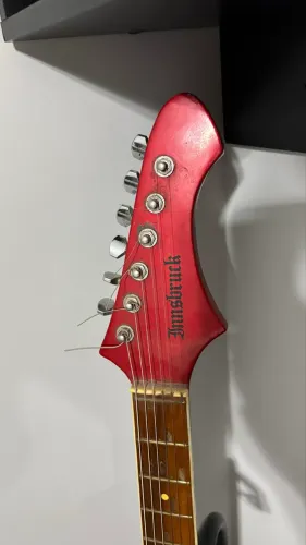Guitarra Elétrica Innsbruck - R$ 800