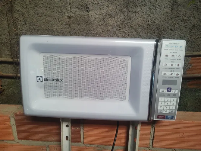 Microondas Eletrolux 34L funcionando perfeitamente