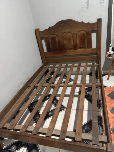 Cama casal de madeira 