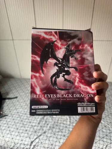 Dragão Negro de Olhos vermelhos