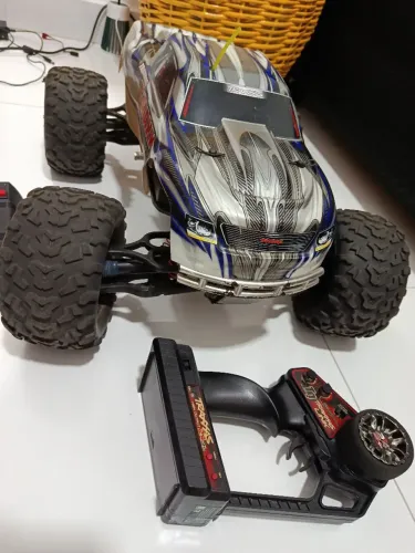 Automodelo traxxas t-maxx 3.3 2.4 ghz