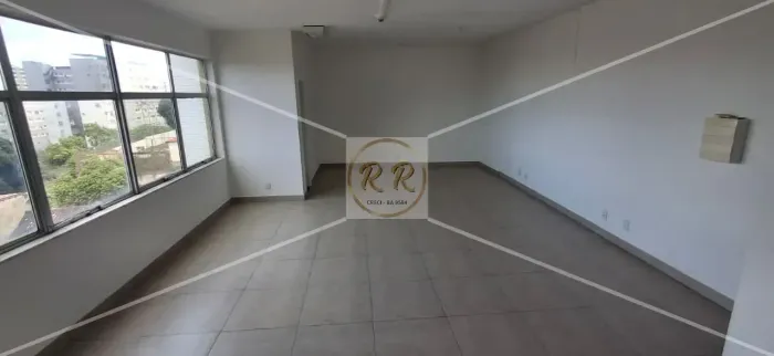 SALA COMERCIAL CLIMATIZADA COM GARAGEM COBERTA E PRIVATIVA, PRÉDIO COM ELEVADOR!