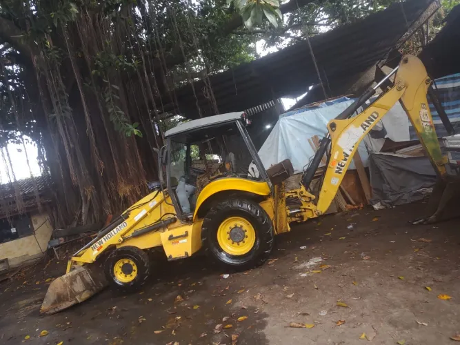 Retroescavadeira New Holland B90B 2011