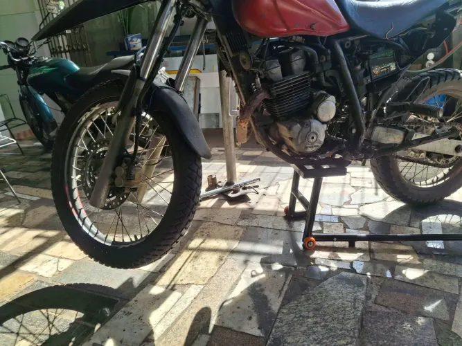 Cavalete de apoio central para motos alta!