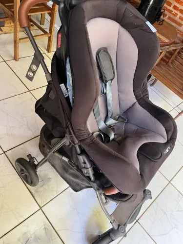 Vende-se Carrinho de bebê