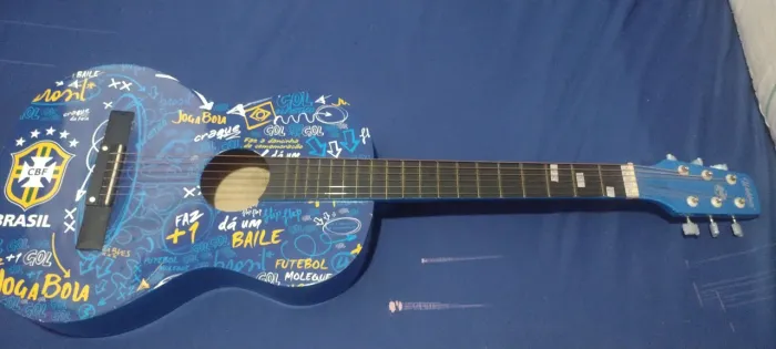 Violão azul edição especial da copa de 2022 feito apenas 1000 no mundo. Preço negociável 