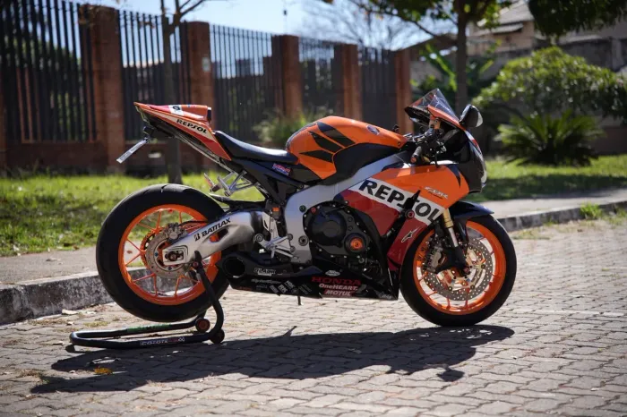 HONDA CBR 1000 RR 2012/2013 - IMPECÁVEL + R$ 21.950 EM ACESSÓRIOS