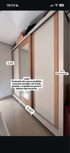 Guarda roupas, porta de correr com espelho grande na porta 
