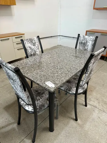 Conjunto mesa mármore 4 cadeiras na promoção à pronta entrega