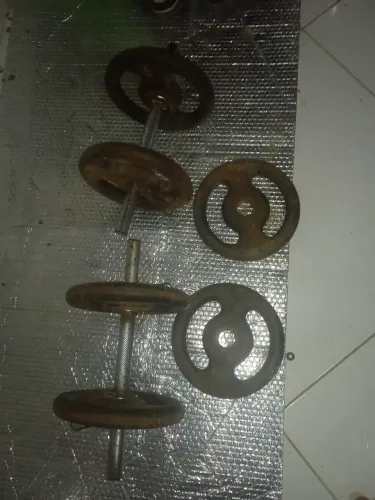 Alteres com suporte de 5 kilos cada mais 30 kilos de anilha 280