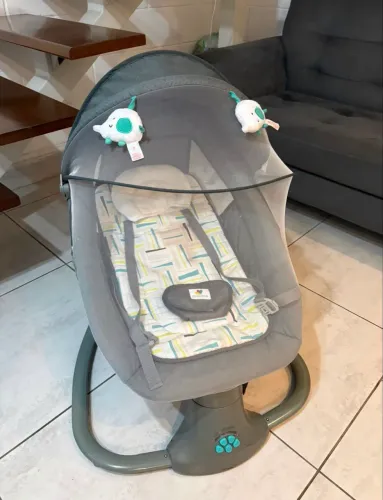 Cadeira De Balanço Automática Bebê Mastela Techno 3 Em 1 Cinza Com Bluetooth E Mosquiteiro
