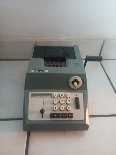 Maquina de somar Olivetti Suma Prima (antiga)