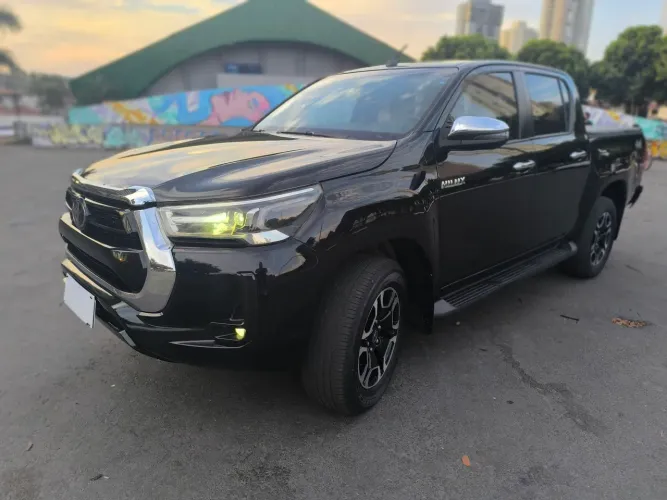 Toyota Hilux CD SR 4X4 2.8 TDI Diesel Aut. 2021