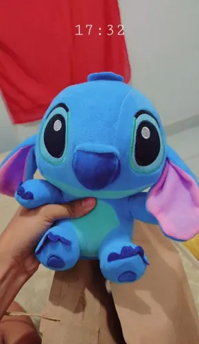 Ursinho de pelúcia do Stitch que canta.