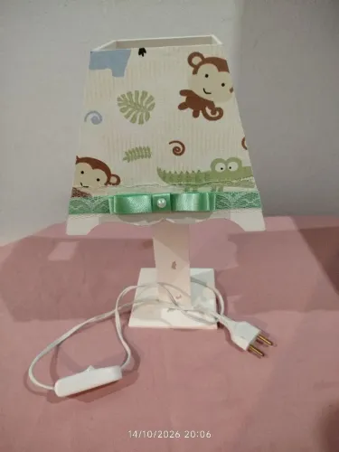 Abajur Infantil Decorado para Quarto de Bebê - Estampa de Animais