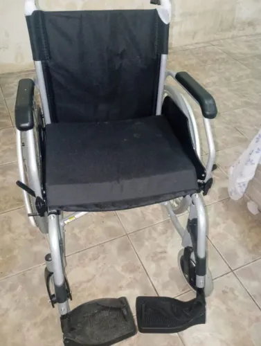 CADEIRA DE RODAS NOVA