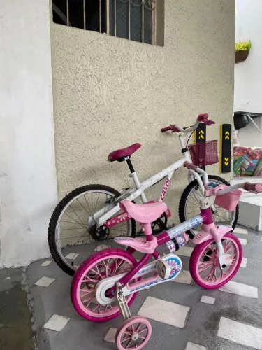 Duas bicicletas caloi