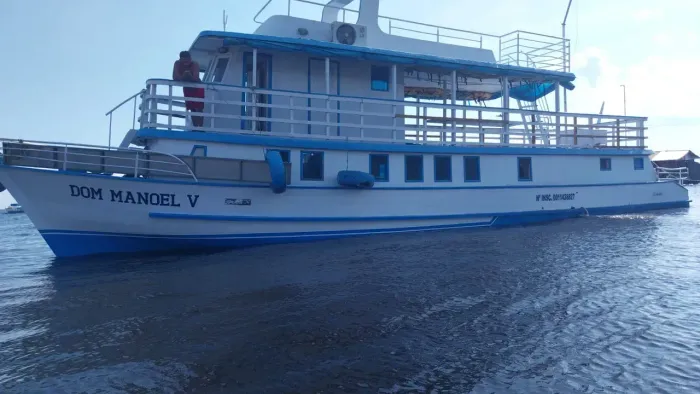 VENDO BARCO COM 16 METROS IMPERDÍVEL