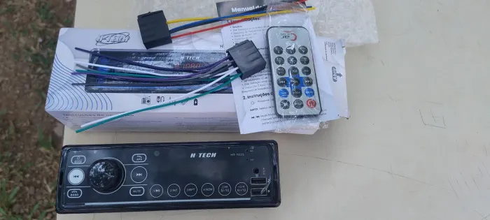 Vendo rádio para carro pega telefone bluetooth zerado só instalar 