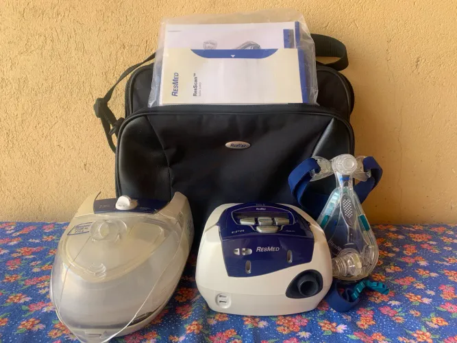 CPAP S8 com bolsa e máscara.