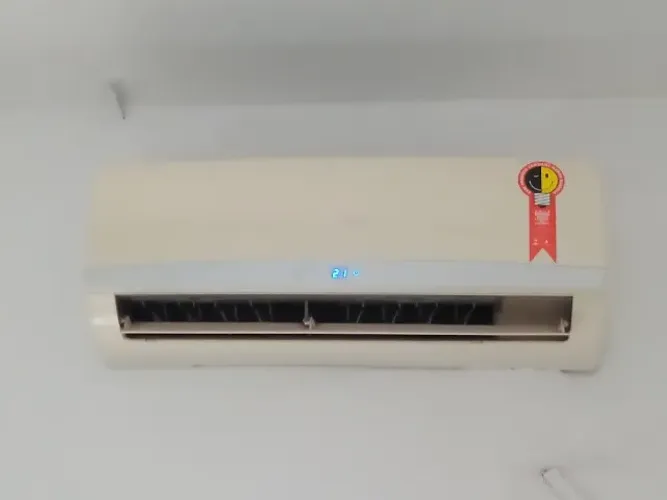 AR CONDICIONADO SPLIT 9.000 BTUS, SPRINGER CARRIER- GELA MUITO