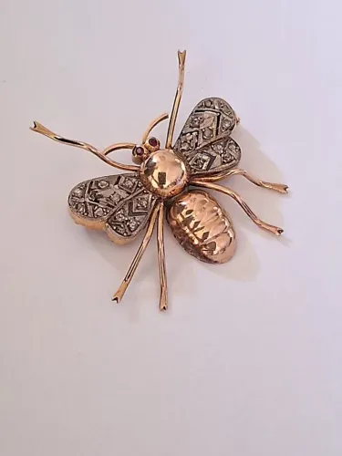 Broche em Ouro Abelhinha