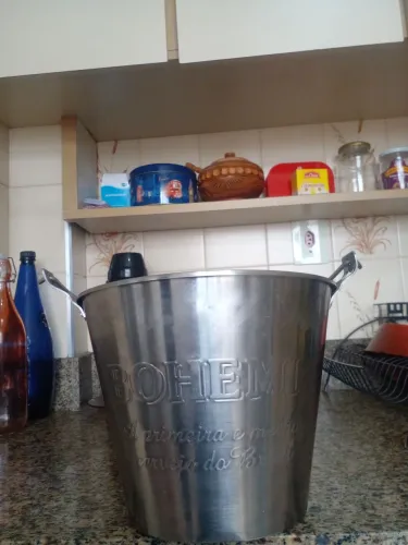 Vende se um balde térmico da bohemia