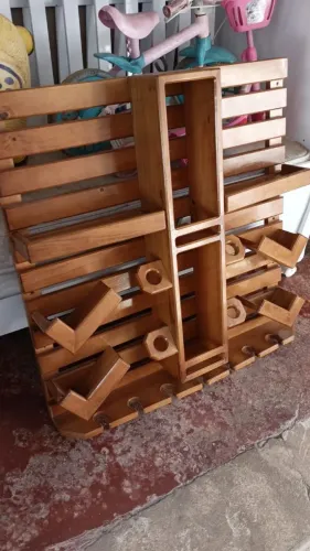 Vende-se adega de madeira 290 reais barato pra vender rapido