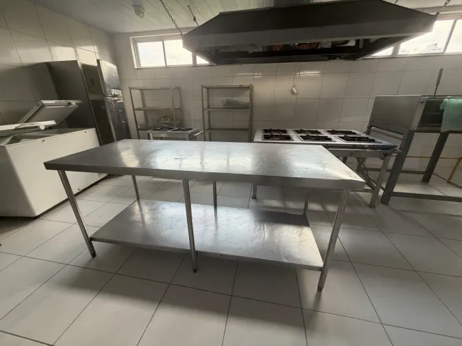 Mesa de Aço Inox 1m x 2m - Excelente Estado